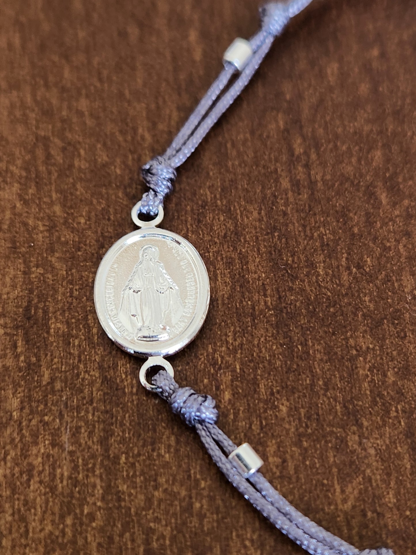 Pulsera Virgen Milagrosa gris